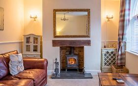 Charming 2 Bed House In Tewkesbury Centre